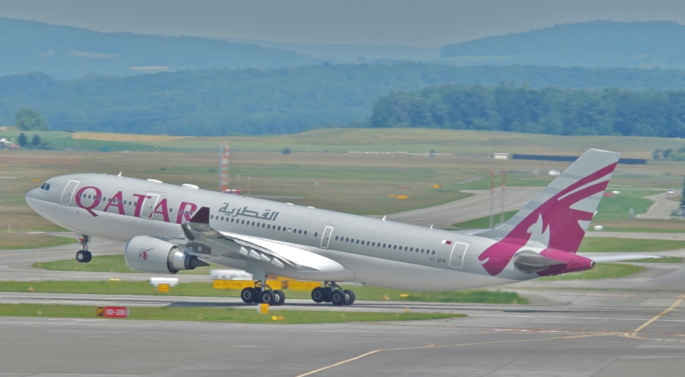 Qatar_Airways_Airbus_A330-200;_A7-AFM@ZRH;15.06.2012_656ci_(7375166082)
